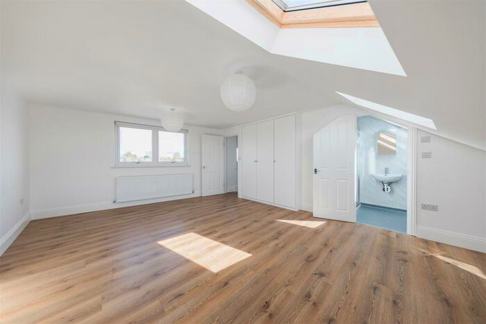 2 Bedroom Flat To Rent In Hoe Street, Walthamstow, E17