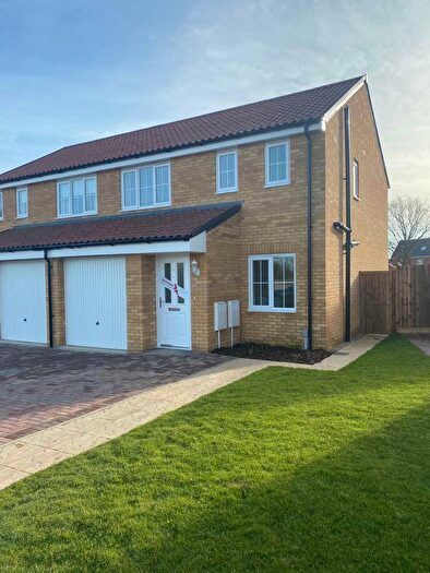 3 Bedroom Semi-Detached House To Rent In Hare Crescent, Hethersett, NR9