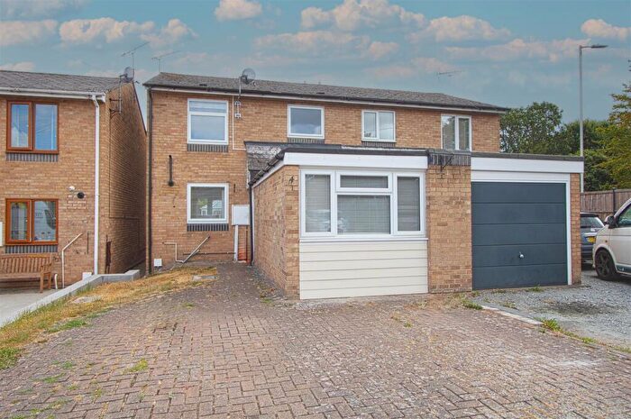 3 Bedroom Semi-Detached House For Sale In Celandine Close, Billericay, CM12