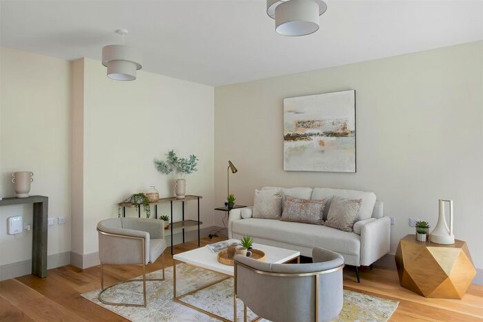 3 Bedroom Detached House To Rent In Melville Lee Gardens, Coulsdon, CR5