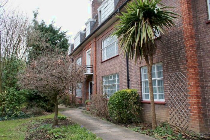 3 Bedroom Flat To Rent In Brookland Rise, Hampstead Garden Suburb, NW11
