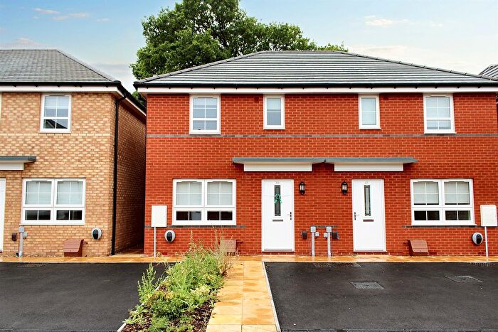 3 Bedroom Semi-Detached House For Sale In Stour Road, DN11