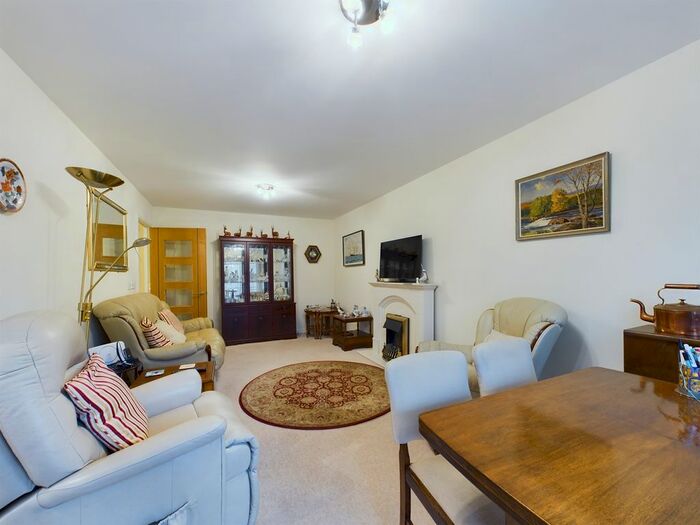 2 Bedroom Flat For Sale In Singer Court, Manor Crescent, Paignton, TQ3