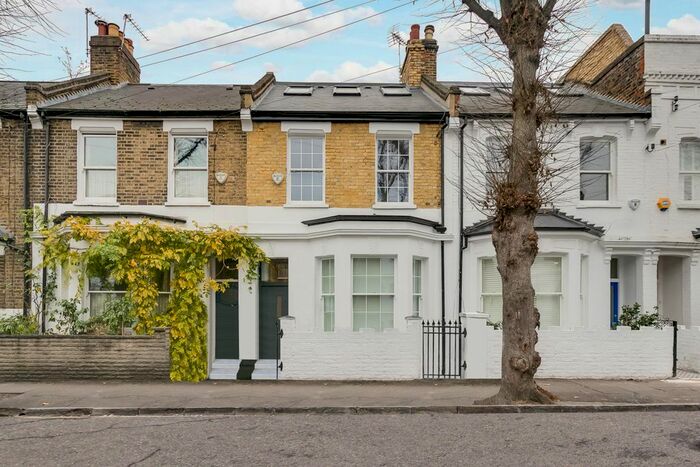 2 Bedroom Flat To Rent In Top Floor Flat, Elliott Road, W4