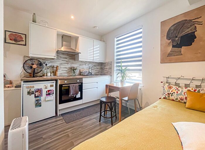 Studio To Rent In Stamford Hill, London, N16