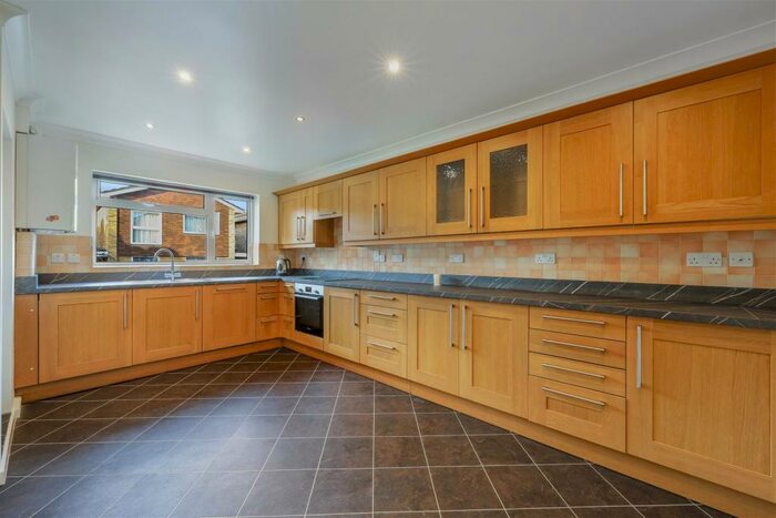 4 Bedroom Detached House To Rent In Leslie Gardens, Sutton, SM2