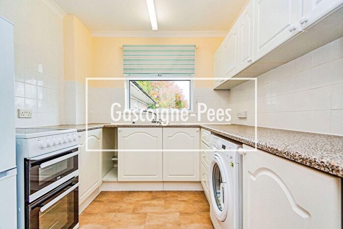 2 Bedroom Property To Rent In Stratfield Court, Tadley, RG26