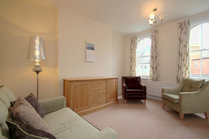 2 Bedroom Flat To Rent In Walton Crescent, Oxford, OX1