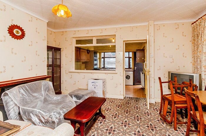 3 Bedroom Semi-Detached House For Sale In Waite Road, Willenhall, WV13
