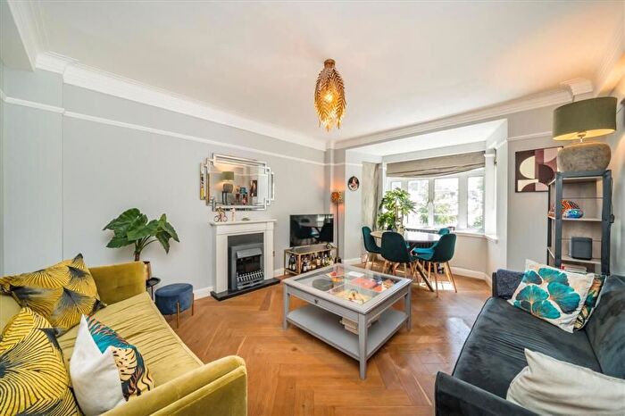 2 Bedroom Flat For Sale In Redcliffe Close, London, SW5