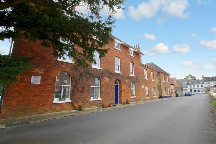 2 Bedroom Flat To Rent In Charlotte Mews, Old Town, Swindon, SN1