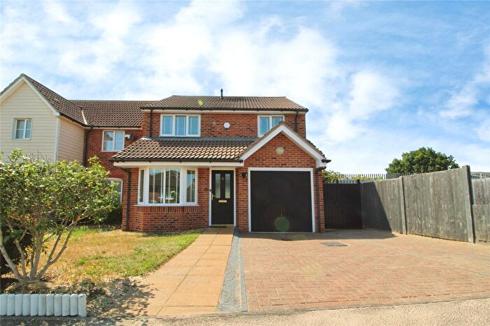 4 Bedroom Detached House To Rent In Tindall Mews, Hornchurch, Essex, RM12