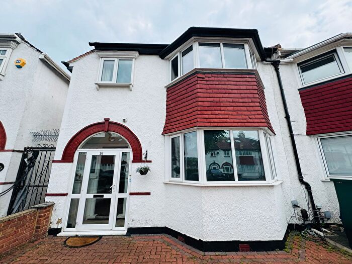4 Bedroom Detached House To Rent In Briar Avenue, London, SW16