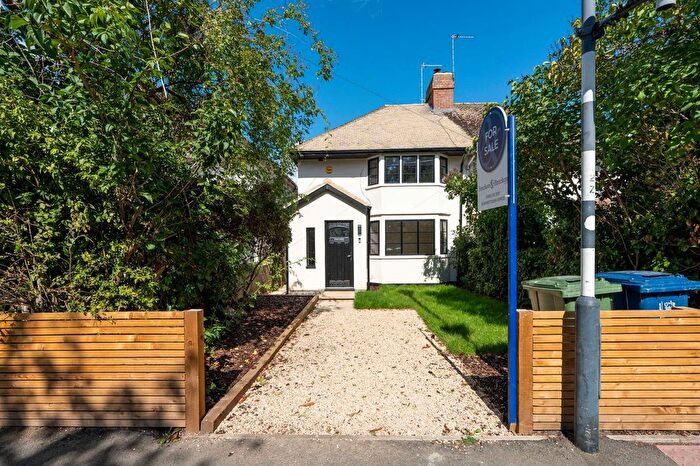 3 Bedroom Semi-Detached House For Sale In Godstow Road, Wolvercote, OX2