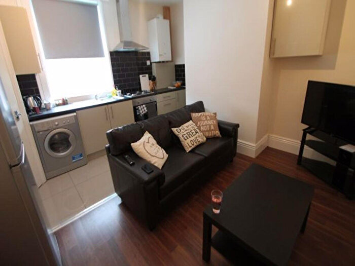 2 Bedroom House To Rent In Autumn Grove, Leeds, LS6