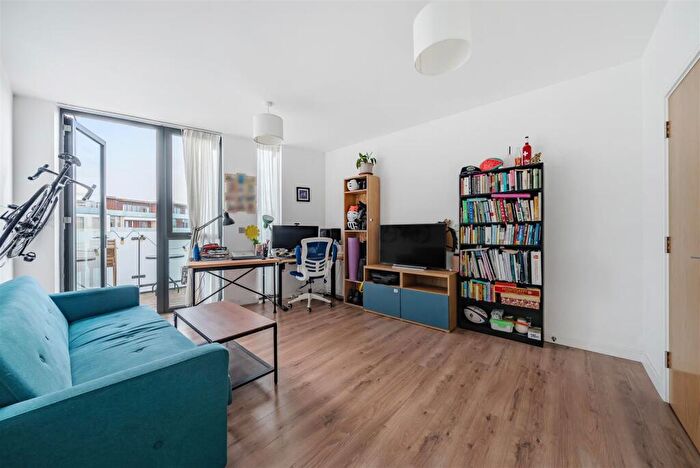1 Bedroom Flat For Sale In Quebec Way, Rotherhithe, SE16