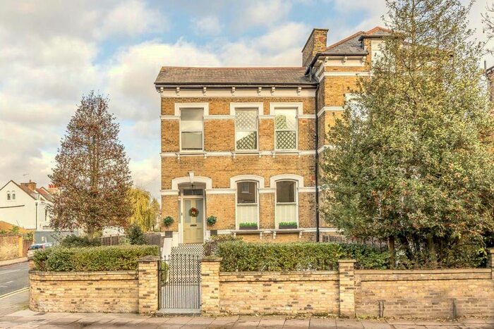 2 Bedroom Flat To Rent In Dulwich Road, London, SE24