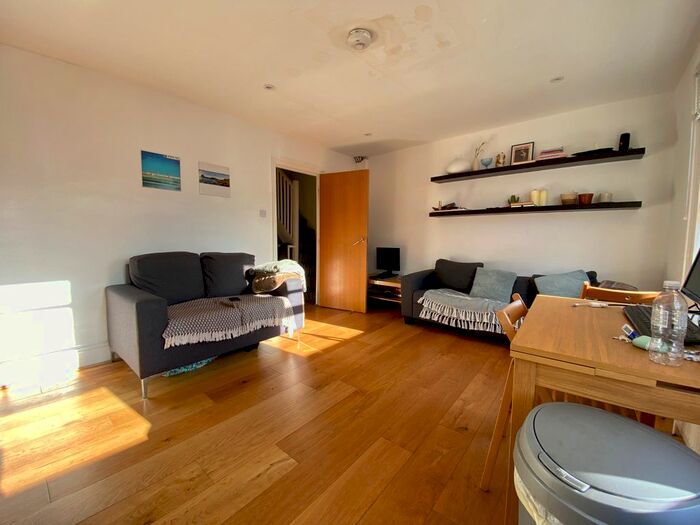 3 Bedroom Flat To Rent In Mayton Street, Holloway, N7