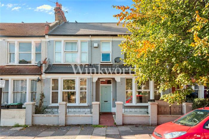 2 Bedroom Apartment To Rent In Abbotsford Avenue, London, N15