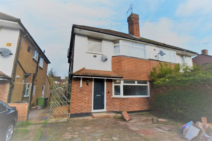 2 Bedroom Maisonette To Rent In Park Avenue Maisonettes, Park Avenue, Bushey, WD23