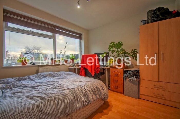 4 Bedroom Terraced House To Rent In Hyde Park Close, Leeds, LS6