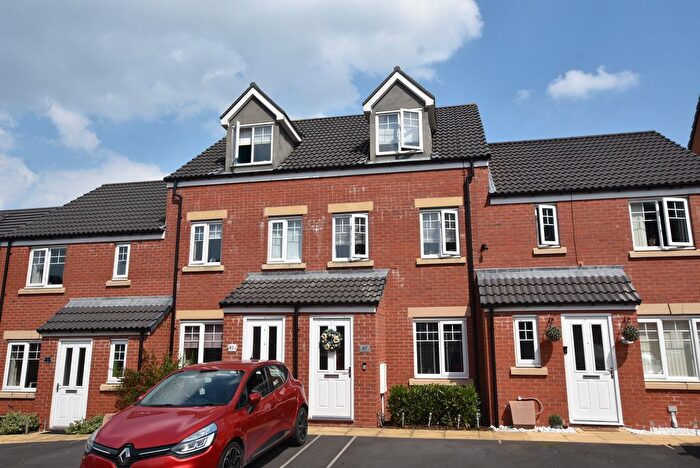 3 Bedroom Town House To Rent In Philip Clarke Drive, Hartshill, ST4