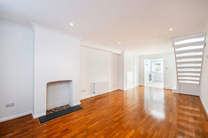 2 Bedroom Detached House To Rent In New Road, Weybridge, KT13