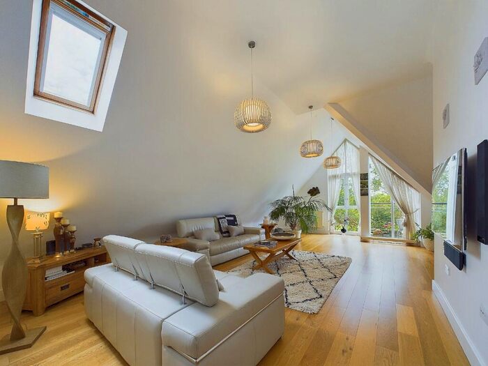 2 Bedroom Apartment For Sale In The Street, Horton Kirby, Dartford, Kent, DA4