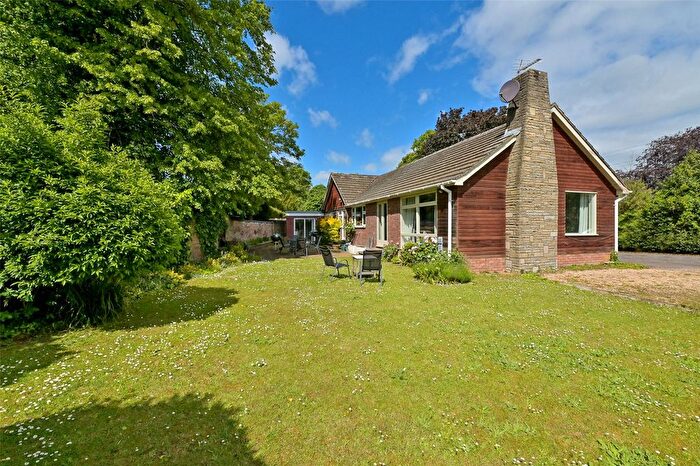 3 Bedroom Bungalow To Rent In Southlea Road, Datchet, Slough, Berkshire, SL3
