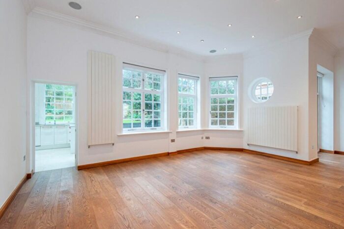 4 Bedroom Flat To Rent In Bracknell Gardens, Hampstead, NW3
