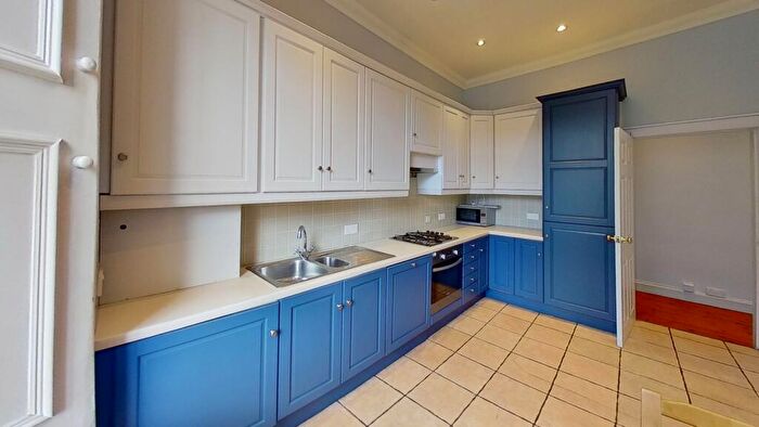 2 Bedroom Flat To Rent In Cheyne Street, Edinburgh, EH4