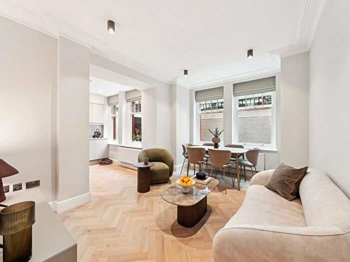 3 Bedroom Flat To Rent In Hamlet Gardens, King Street, W6