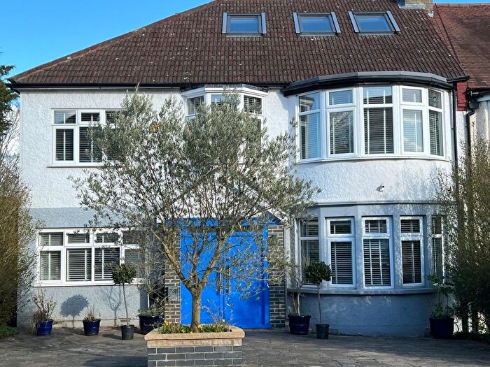 6 Bedroom Property For Sale In Hillfield Park, Winchmore Hill, N21