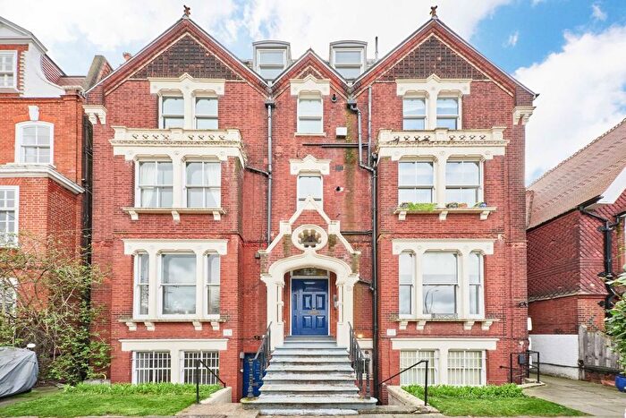 2 Bedroom Flat To Rent In Clapham Common South Side, London, SW4