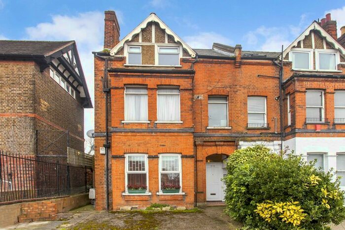 2 Bedroom Flat To Rent In Cricklewood Lane, London, NW2