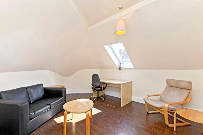 2 Bedroom Flat To Rent In Bruntsfield Place, Edinburgh, EH10