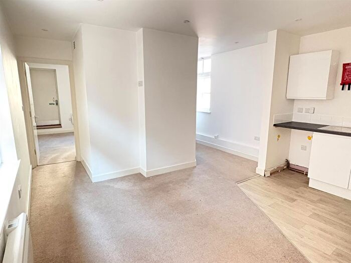 1 Bedroom Flat To Rent In Eve Court, Chapel Street, Petersfield, GU32