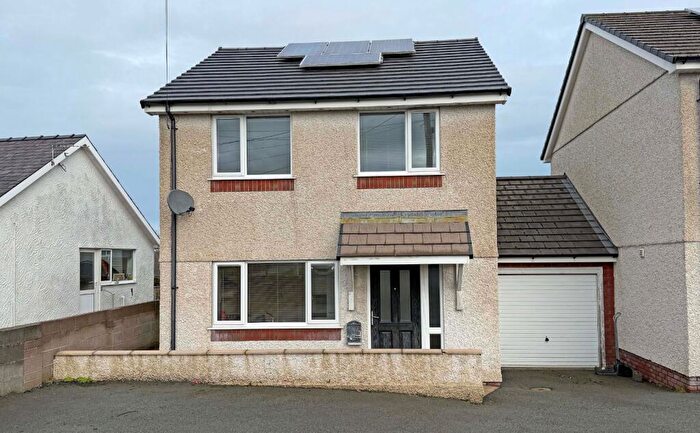 3 Bedroom Link Detached House For Sale In Ffordd Cildwrn, Llangefni, Isle Of Anglesey, LL77