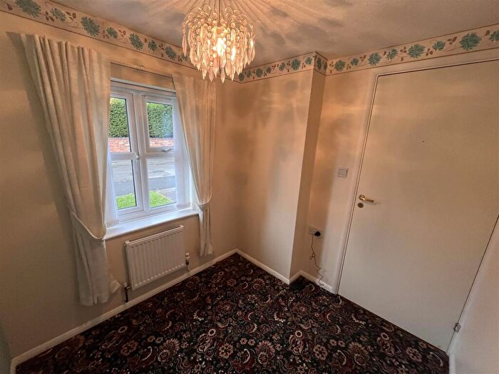 2 Bedroom Semi-Detached Bungalow For Sale In New Street, Church Gresley, DE11