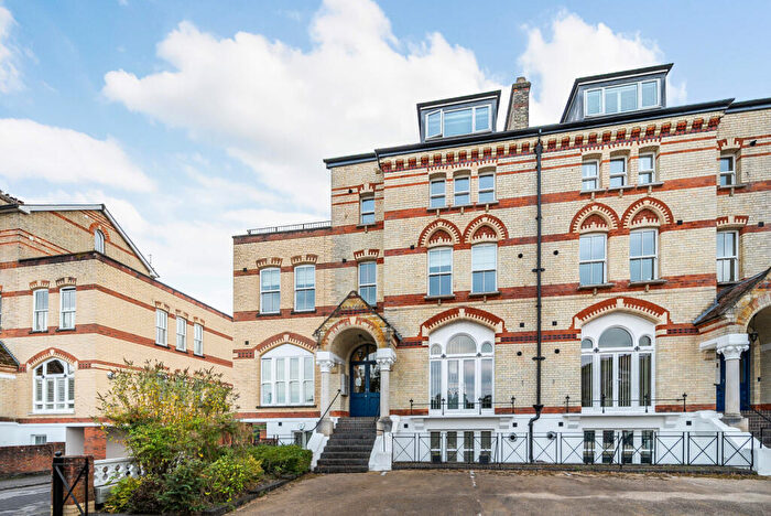 1 Bedroom Apartment To Rent In Cedar Court, - Fairmile, Henley-On-Thames, Oxfordshire, RG9