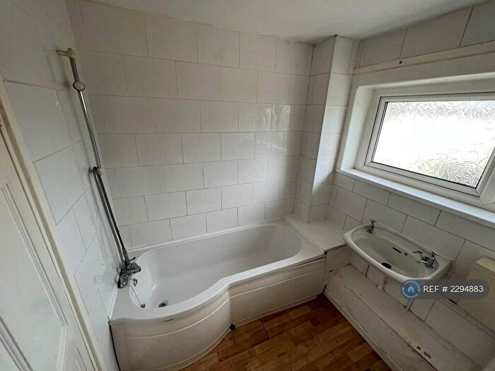 5 Bedroom Terraced House To Rent In Oakington Garth, Bransholme, Hull, HU7
