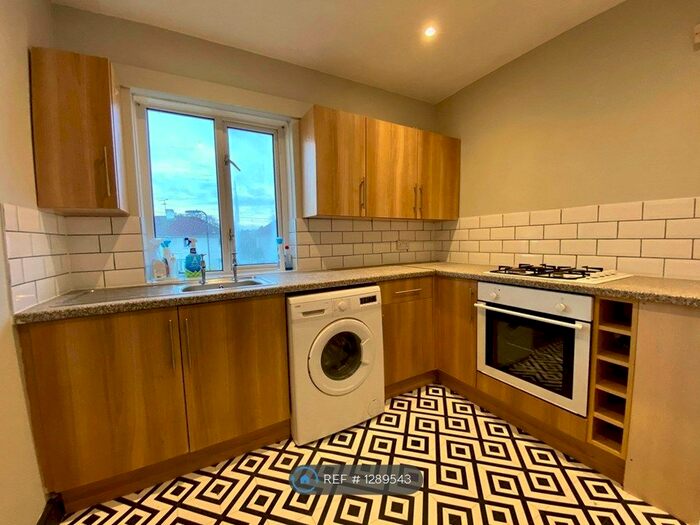 1 Bedroom Flat To Rent In Monks Way, Southampton, SO18