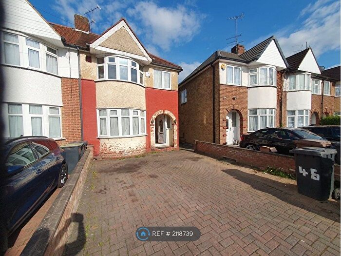 3 Bedroom Semi-Detached House To Rent In Willow Way, Luton, LU3