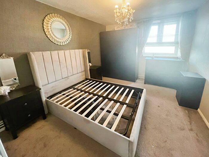 2 Bedroom Flat To Rent In Grantham Road, London, E12