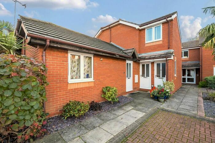 1 Bedroom Flat To Rent In Windsor, Berkshire, SL4