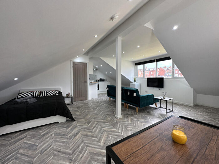 1 Bedroom Flat To Rent In Queens Road, Leeds, LS6