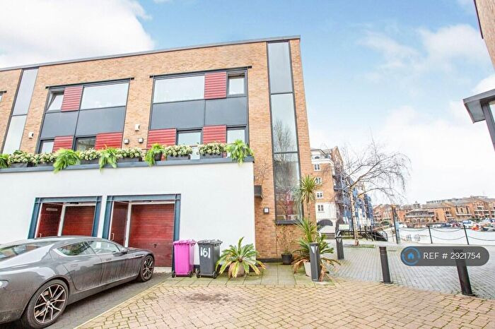 4 Bedroom Semi-Detached House To Rent In Basin Approach, London, E14