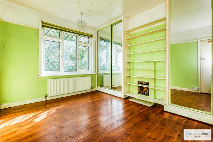 3 Bedroom Terraced House For Sale In Annweir Avenue, Lancing, BN15