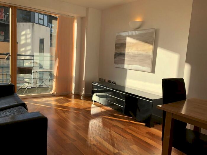 2 Bedroom Flat To Rent In Whitehall Waterfront, Riverside Way, Leeds, LS1