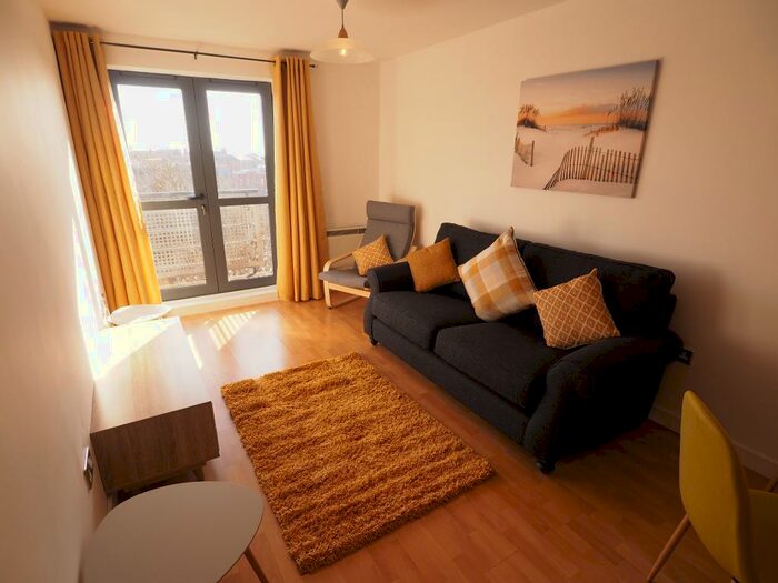 2 Bedroom Apartment To Rent In Queens Court, Queens Dock Avenue, Hull, HU1